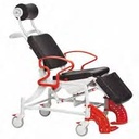 Chaise percée de douche - Phoenix - Réglage en hauteur hydraulique - avec roulettes - avec accoudoirs - rouge - avec pot